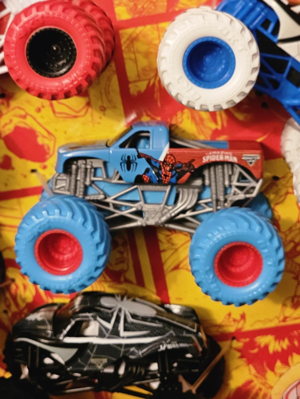 Monster Jam Marvel Super Heroes Spiderman And Venom 5 Truck Set 1:64